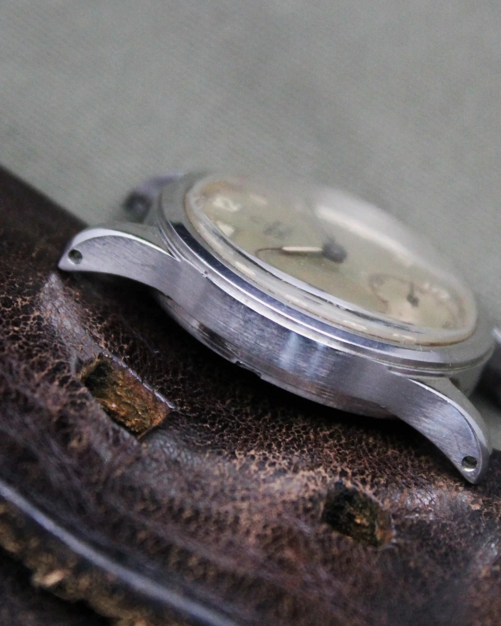 Omega Officer Military 'Tropical' - Ref.2299 - Cal.26.5 - (1943)