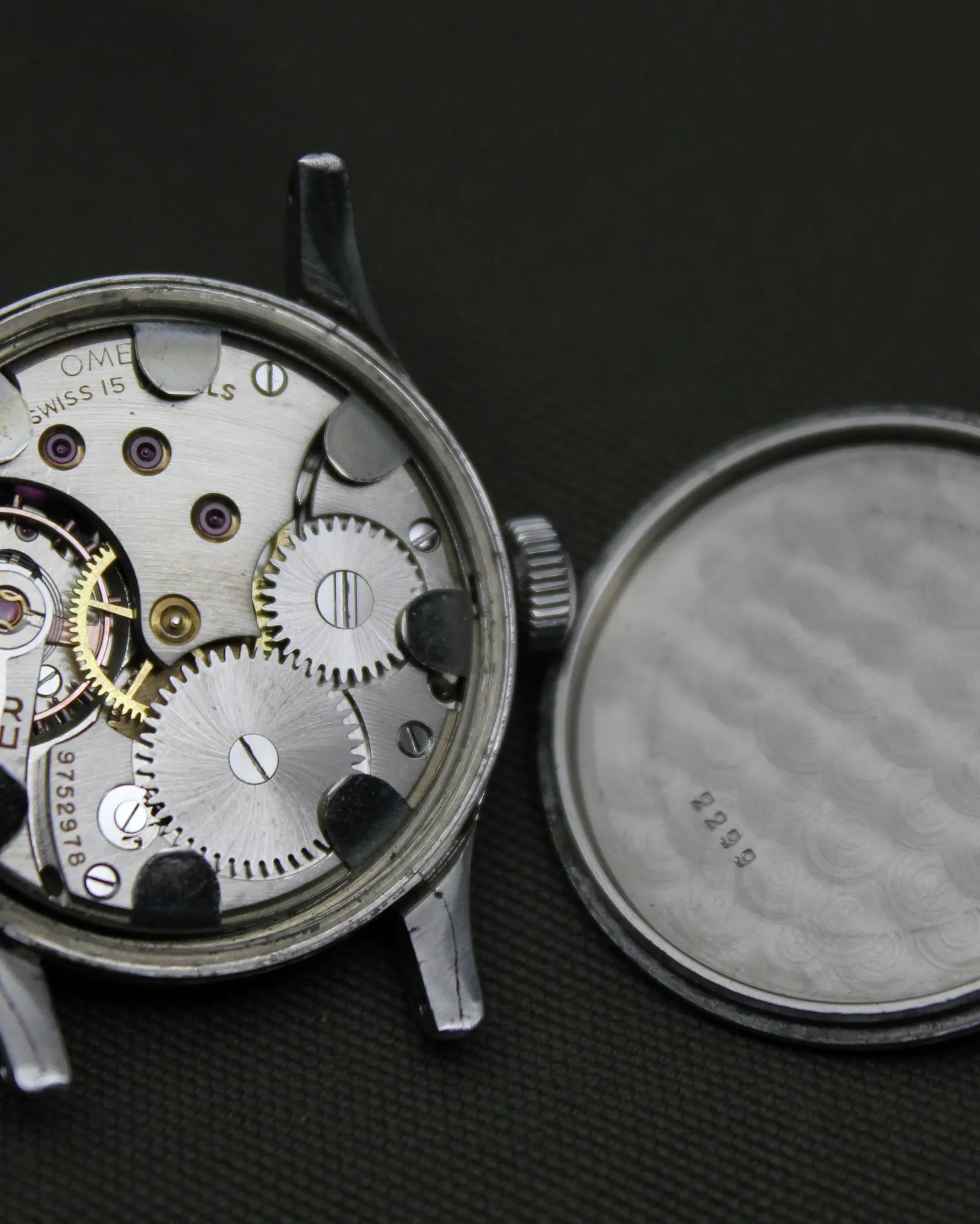 Omega Officer Military 'Tropical' - Ref.2299 - Cal.26.5 - (1943)
