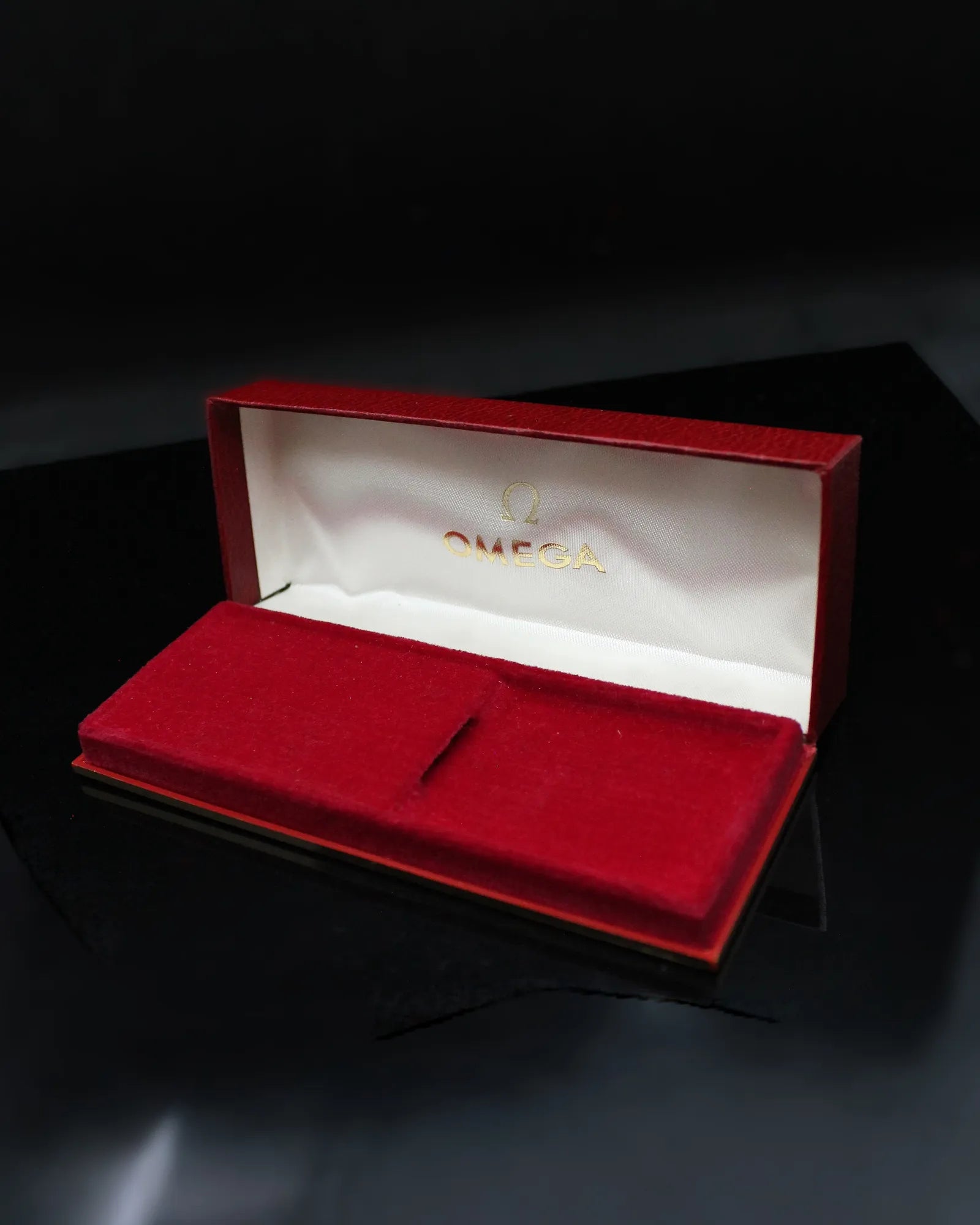 Vintage Omega Red Slim Textured Dress Watch Box - Ref.MR6-286 - (ca. 1960s - 1970s)