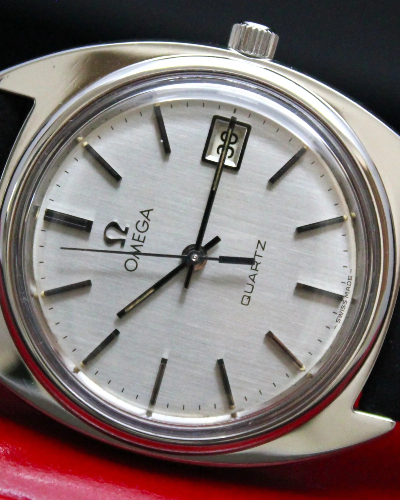 Omega 'C-shape' Quartz Dress Watch - Ref.196.0121 - (1978)