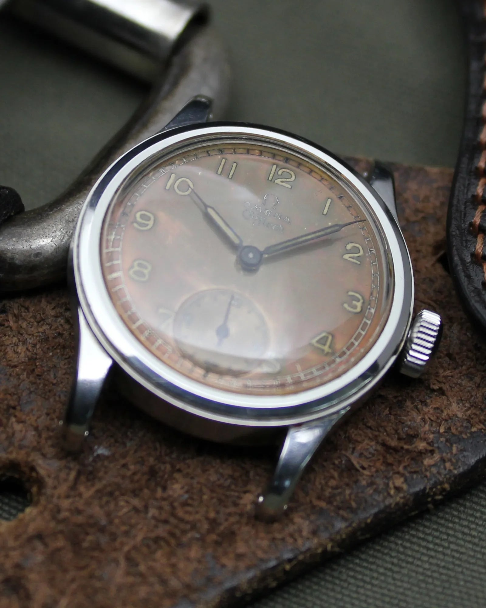Omega Officer Military 'Tropical' - Ref.2299 - Cal.26.5 - (1943)