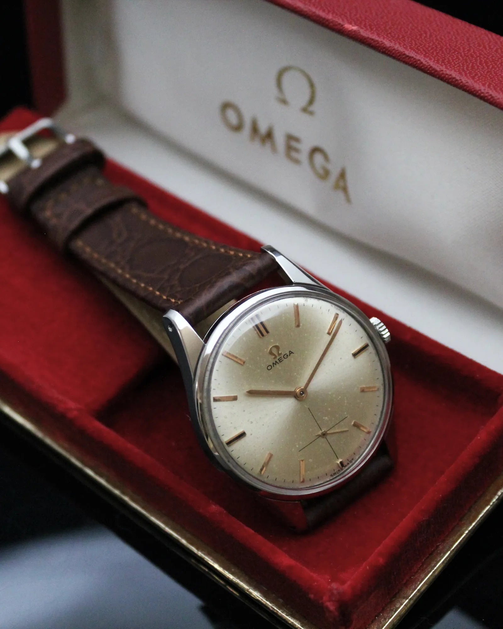 Omega Classic Dress "Sunburst Champagne" - Ref.2800 - Cal.265 - (1949)