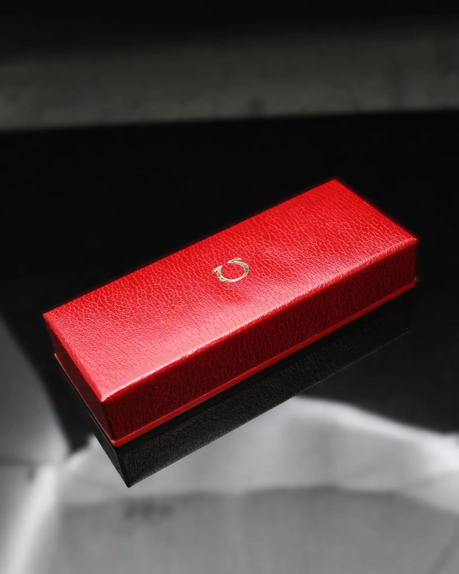 Vintage Omega Red Slim Textured Dress Watch Box - Ref.MR6-286 - (ca. 1960s - 1970s)