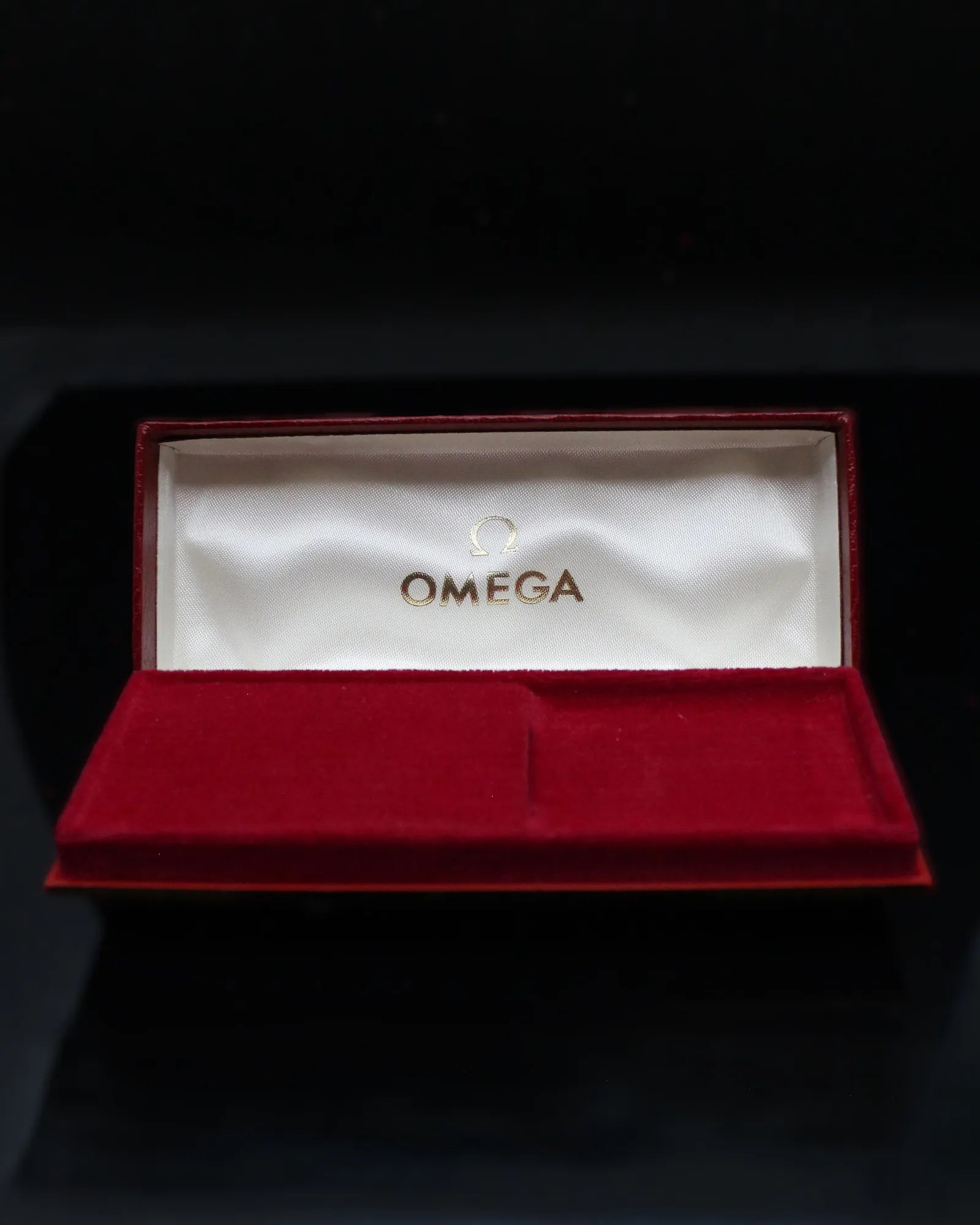 Vintage Omega Red Slim Textured Dress Watch Box - Ref.MR6-286 - (ca. 1960s - 1970s)