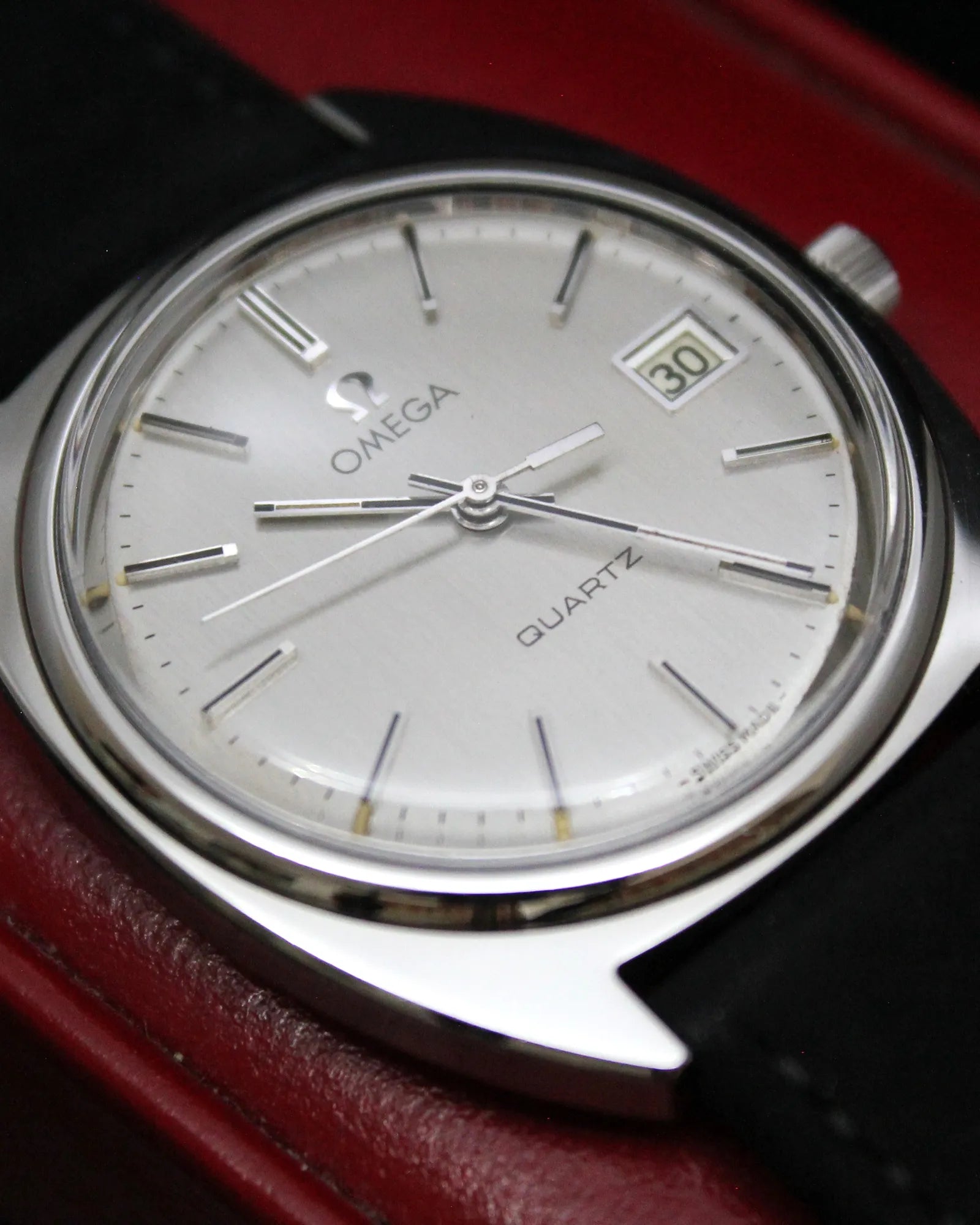 Omega 'C-shape' Quartz Dress Watch - Ref.196.0121 - (1978)