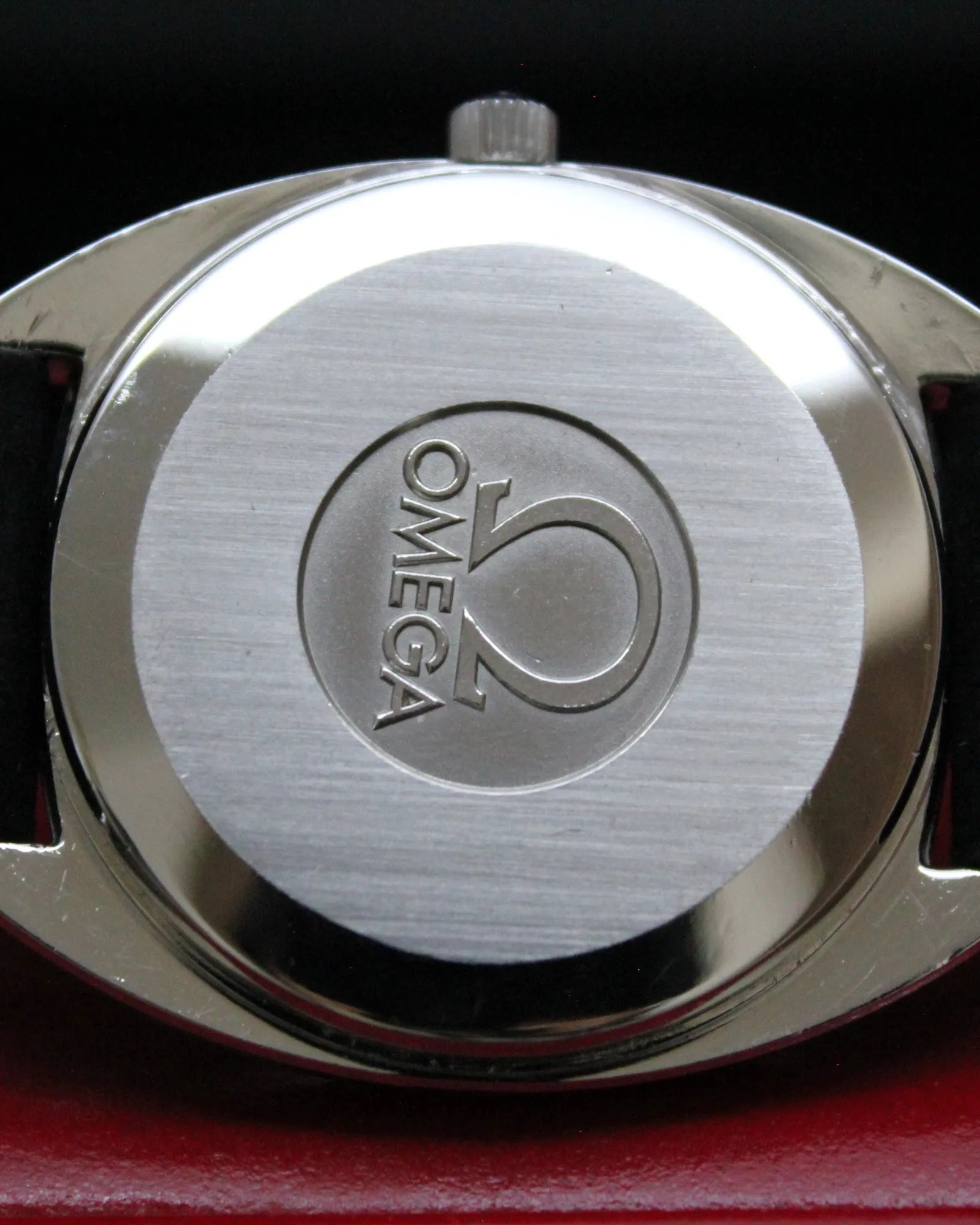 Omega 'C-shape' Quartz Dress Watch - Ref.196.0121 - (1978)