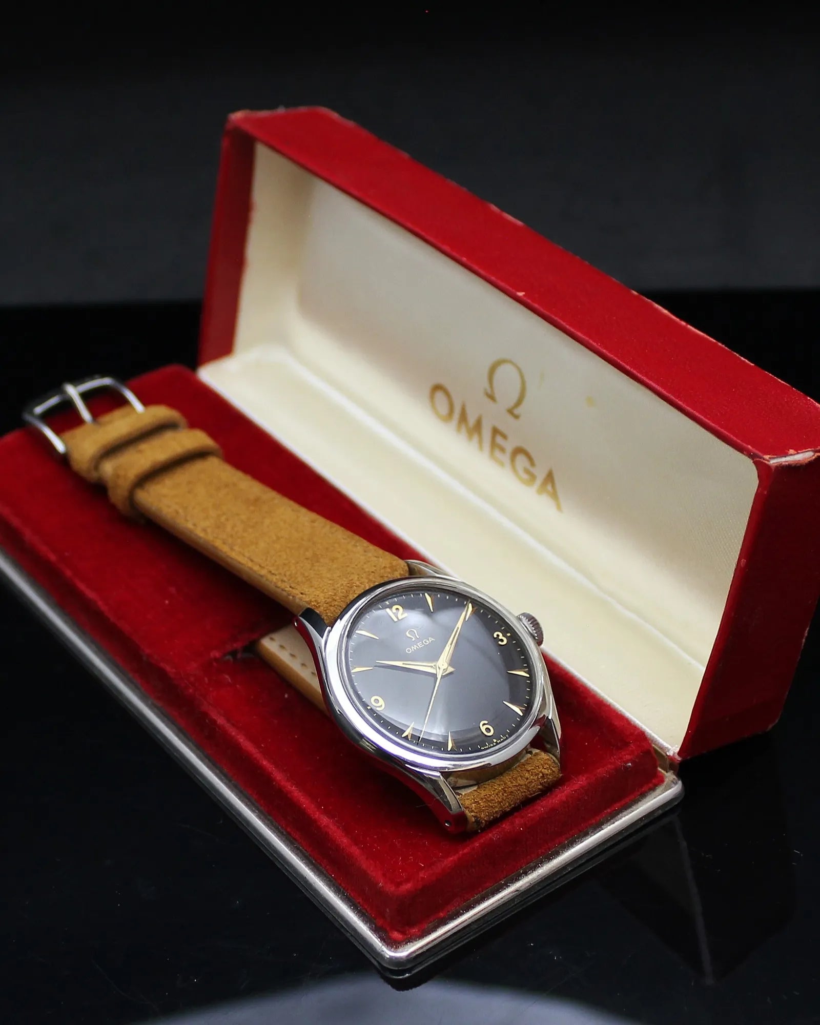 Omega 'Black & Gold' Classic Dress - Ref. 2640 - Cal.283 - (1953)