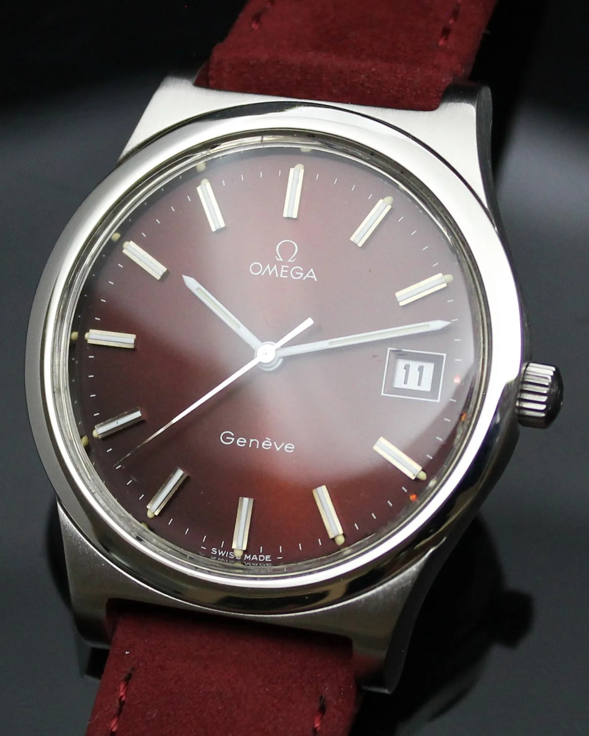 Omega Geneve Date 'Burgundy' - Ref. 136.0102 - Cal.1030 - (1972)