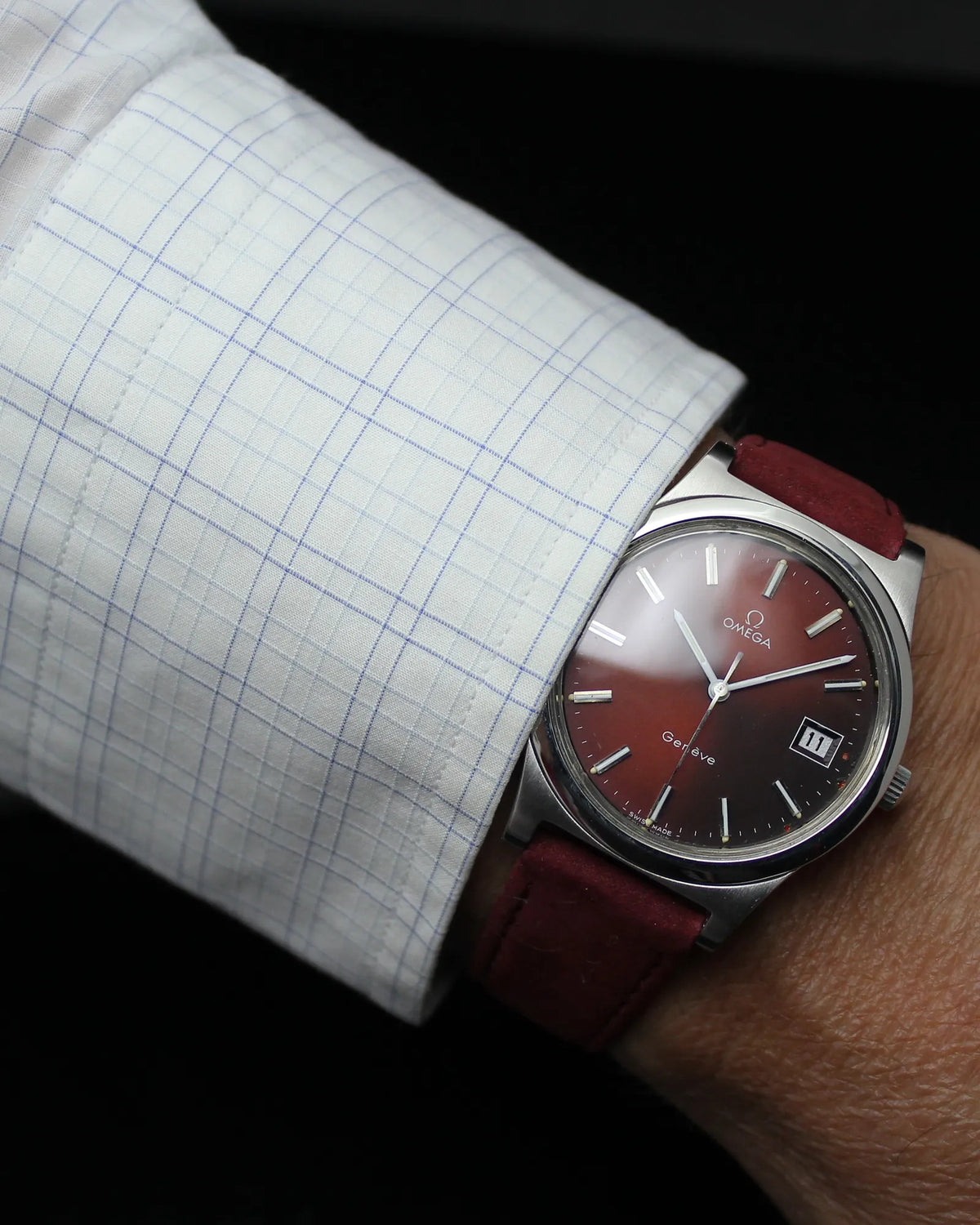 Omega Geneve Date 'Burgundy' - Ref. 136.0102 - Cal.1030 - (1972)
